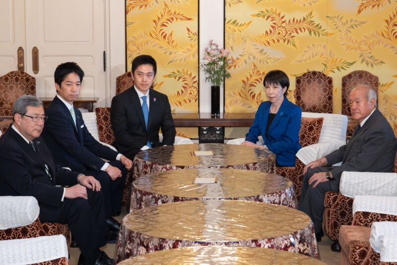 Image for the Tweet beginning: 昨日投開票の衆議院議員選挙の結果として、自民党・日本維新の会の与党で合計３５２議席という、非常に大きな議席をお預かりすることになりました。 