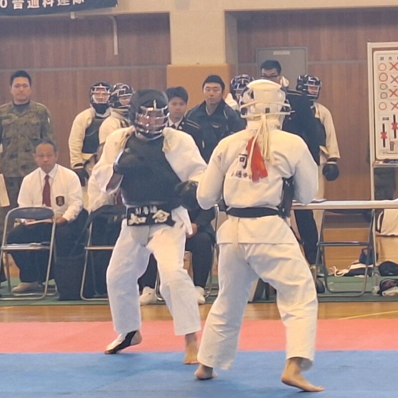 Image for the Tweet beginning: 【防衛大臣杯第41回全自衛隊拳法選手権大会】
全自衛隊拳法連盟顧問として、開会式にて挨拶をさせて頂きました。
全国より自衛隊日本一を目指し、日々鍛錬を積んできた猛者たちが、朝霞駐屯地に集結。
防具を着けているものの、突き・投げ・蹴り・関節技フルコンタクトでの戦い。 